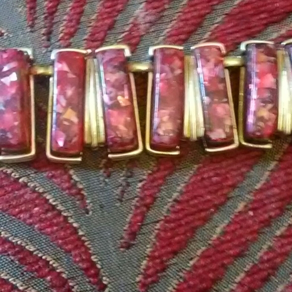 Necklace. Pretty. - Picture 3 of 3